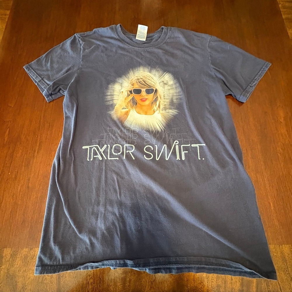 Taylor Swift‎ 1989 World Tour Graphic Band Tee Medium